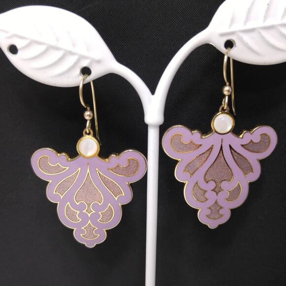 Vintage Isle of Skye Lavender Cloisonne Earrings, MOP, Gold Plated, 1980s - Picture 2 of 10